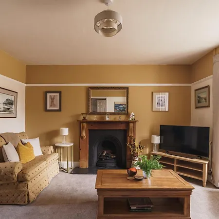 Casa de Férias Wansfell View, With Hot Tub