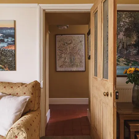 Casa de Férias Wansfell View, With Hot Tub