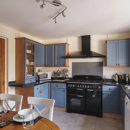 Wansfell View, With Hot Tub Хоуксхед