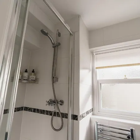 Дом отдыха Wansfell View, With Hot Tub