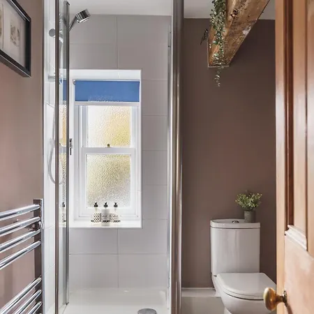 Wansfell View, With Hot Tub * Хоуксхед