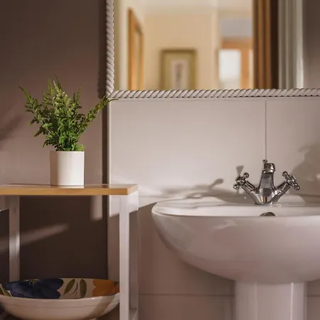 Wansfell View, With Hot Tub * Хоуксхед